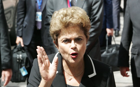 Dilma Rousseff na cúpula EU-Celac, que integra países da União Europeia, da América Latina e do Caribe, em Bruxelas, na Bélgica, nesta quinta-feira (11) (Foto: AP Photo/Francois Walschaerts) Dilma Rousseff na cúpula EU-Celac, que integra países da União Europeia, da América Latina e do Caribe, em Bruxelas, na Bélgica, nesta quinta-feira (11) (Foto: AP Photo/Francois Walschaerts)