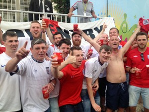 Ingleses vão acompanhar o jogo entre Inglaterra e Itália na Fan Fest de São Paulo (Foto: Eduardo Carvalho/G1)