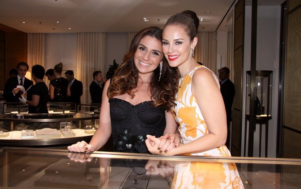 Giovanna Antonelli e Paolla Oliveira em inauguração de loja no Rio (Foto: Alex Palarea/ Ag. News)