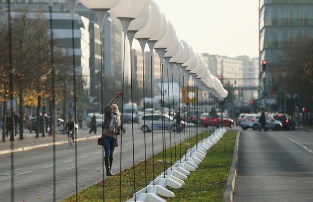 Berlim ganha hoje, 7 de novembro, linha de balões no lugar que um dia foi construído o muro (Foto: Getty Images)