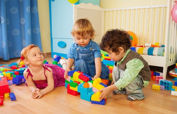brincadeira; escola; amigos; criança (Foto: Shutterstock)