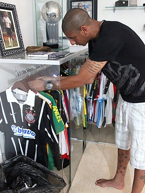 Acosta, atacante do Brasiliense (Foto: Fabricio Marques/GLOBOESPORTE.COM)