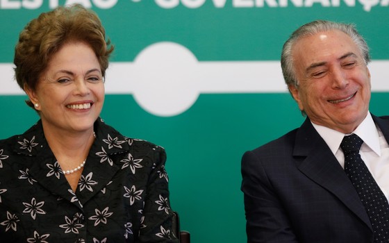 A presidente Dilma Rousseff e o vice-presidente Michel Temer em evento no final de março (Foto: Eraldo Peres/AP Photo)