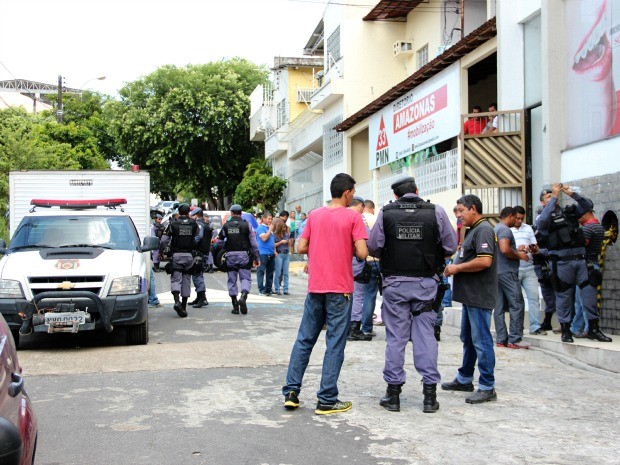 Crime ocorreu por volta das 13h desta terça-feira (2) (Foto: Jamile Alves/G1 AM)