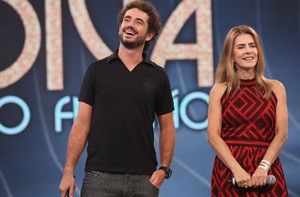 Maitê Proença e Felipe Andreoli no palco do Domingão  (Foto: Isabella Pinheiro / Gshow )