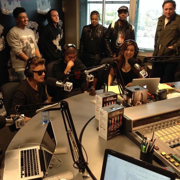 Justin Bieber durante entrevista à rádio Power 106 (Foto: Reprodução/Twitter)