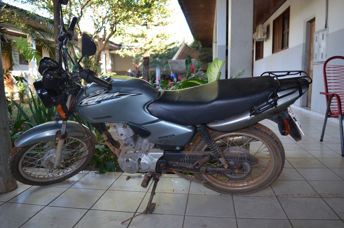 Motocicleta furtada é encontrada em terreno baldio em Vilhena, RO - Globo.com