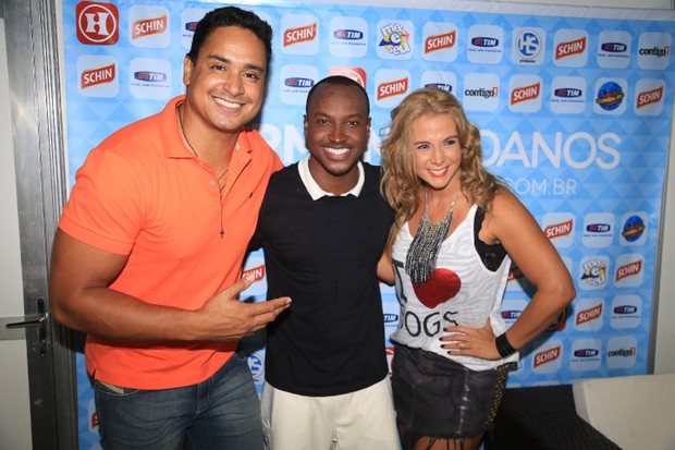 Xanddy, Thiaguinho e Carla Perez em show em Salvador, na Bahia (Foto: Fred Pontes/ Divulgação)