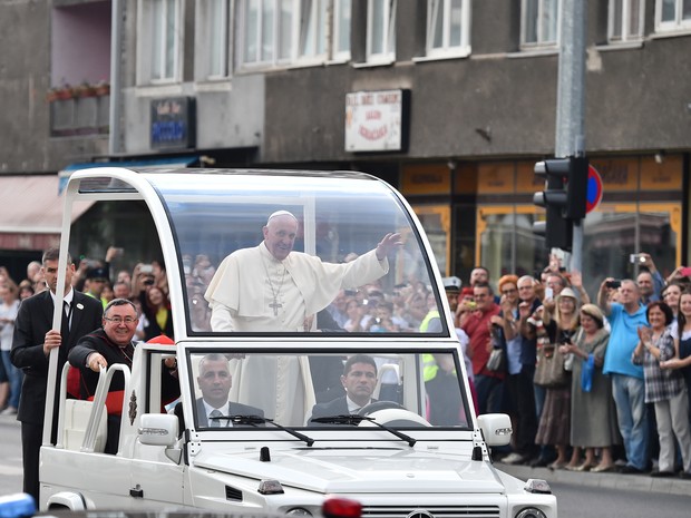 Papa Francisco em visita a Sarajevo, capital da Bósnia (Foto: Gabriel Bouys / AFP)