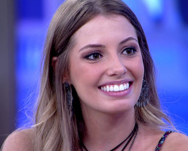 Paola quer voltar a fazer faculdade e conhecer o mundo (Foto: TV Globo)