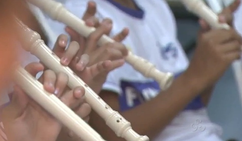 Estudo de flauta doce é uma das atividades oferecidas (Foto: Reprodução/TV Acre)