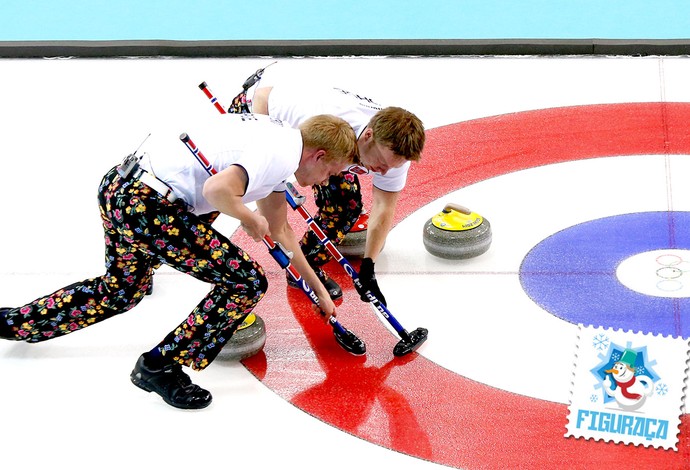Noruega jogo curling Canadá sochi selo Figuraça (Foto: AP)