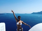 Juliana Paes arrasa de biquíni branco em foto de viagem na Grécia