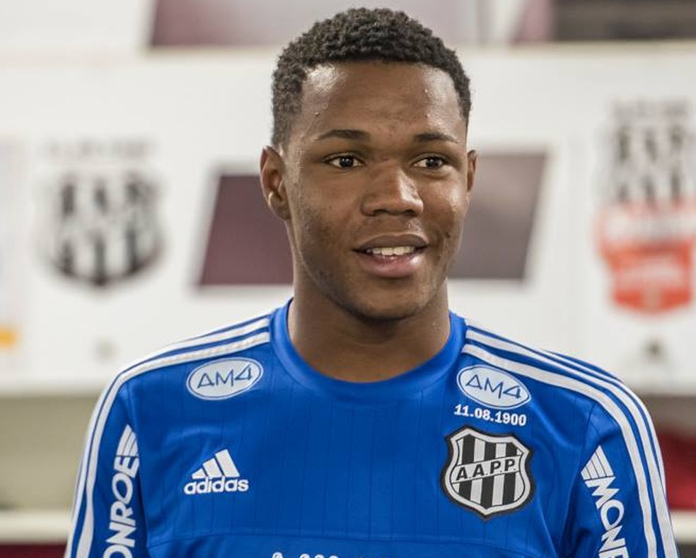 Matheus Jesus foi vendido pela Ponte Preta para o Estoril, que o repassou para o Santos por empréstimo (Foto: Fábio Leoni / PontePress)