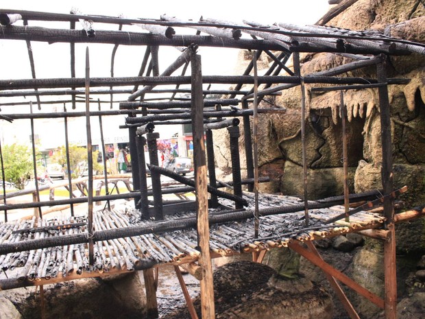Polícia deve investigar causa do fogo que destruiu a estrutrura (Foto: Divulgação/Prefeitura de Pindamonhangaba)