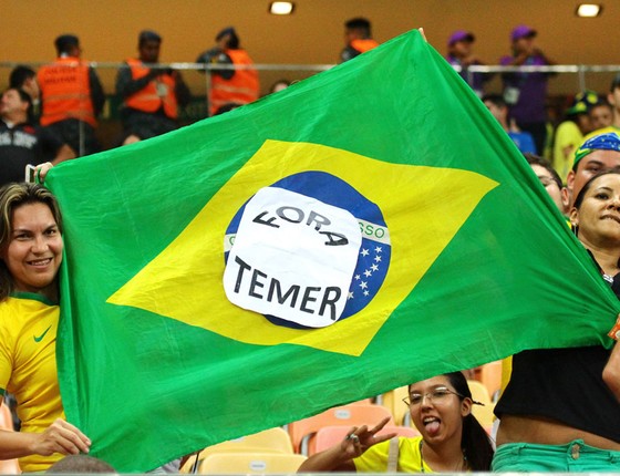 Protesto Fora Temer durante a partida África do Sul e Brasil (Foto: Edmar Barros/Futura Press) Protesto Fora Temer durante a partida África do Sul e Brasil (Foto: Edmar Barros/Futura Press)