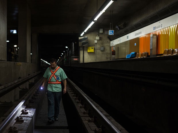 Marcos Martins dos Santos é técnico de sistemas metroviários há quase 10 anos  (Foto: Victor Moriyama/G1)
