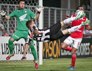 Neto Berola gol Atlético-MG x Santa Fé (Foto: Bruno Cantini / Flickr do Atlético-MG)