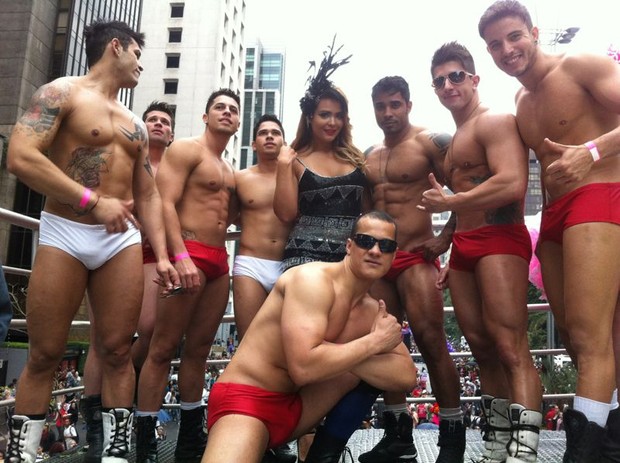 Geisy Arruda na parada gay (Foto: Divulgação)