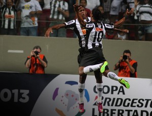 Jô e Ronaldinho gol Atlético-MG (Foto: Lucas Prates / Ag. Estado)
