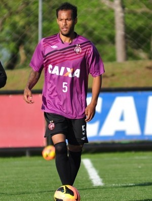 Léo e Bruno Silva no Atlético-PR (Foto: Site oficial do Atlético-PR/Divulgação) Léo e Bruno Silva no Atlético-PR (Foto: Site oficial do Atlético-PR/Divulgação)