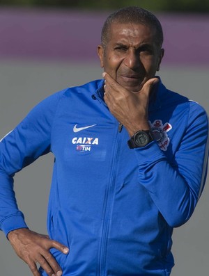 Corinthians enfrenta o Cruzeiro em busca de quarto 