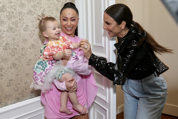 Sabrina sato e Ivete Sangalo com Zoe (Foto: Manuela Scarpa/Brazil News) Sabrina sato e Ivete Sangalo com Zoe (Foto: Manuela Scarpa/Brazil News)