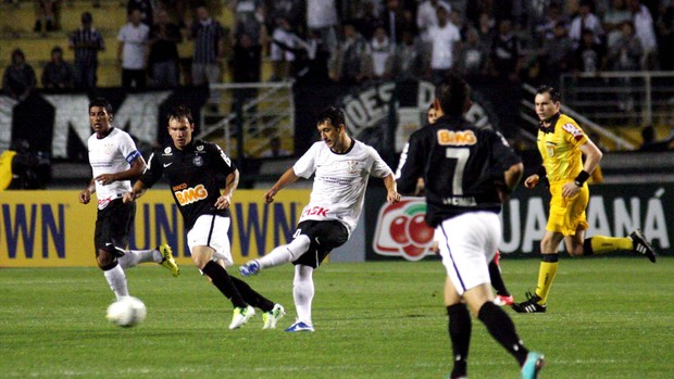 Douglas Corinthians x Coritiba (Foto: Elisa Rodrigues / Ag. Estado)