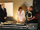 Kate Middleton brinca de DJ durante visita a centro comunitário na Austrália