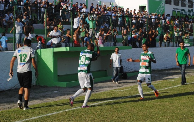 Rienaldo Alagoano comemora gol do Murici (Foto: Jailson Colácio/Ascom Murici)