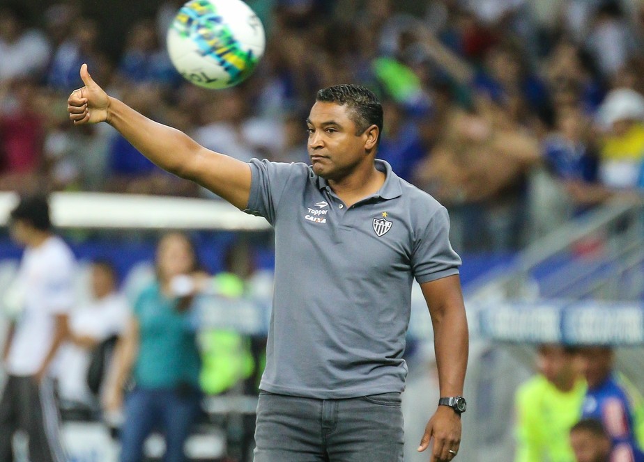 Roger alcança 150 jogos como técnico e sonha em conduzir Atlético-MG ao título brasileiro