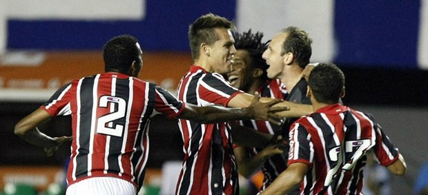 Rogério Ceni comemora gol contra o Bahia (Foto: Rubens Chiri / saopaulofc.net)