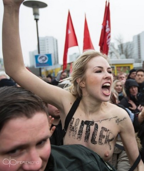 Ativistas do Femen protestam durante comício do partido de extrema direita (Foto: Fermen.org)