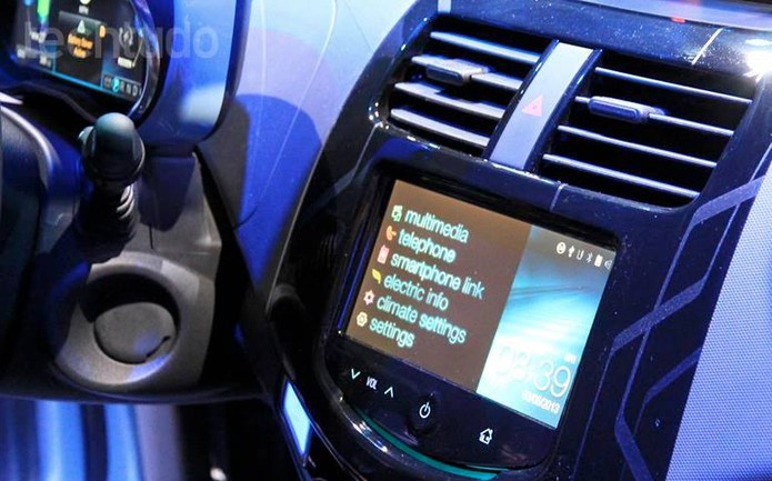 O sistema do carro será ligado ao do dispositivo e terá, ainda, reconhecimento de voz (Foto: O sistema do carro será ligado ao do dispositivo e terá, ainda, reconhecimento de voz) O sistema do carro será ligado ao do dispositivo e terá, ainda, reconhecimento de voz (Foto: O sistema do carro será ligado ao do dispositivo e terá, ainda, reconhecimento de voz)