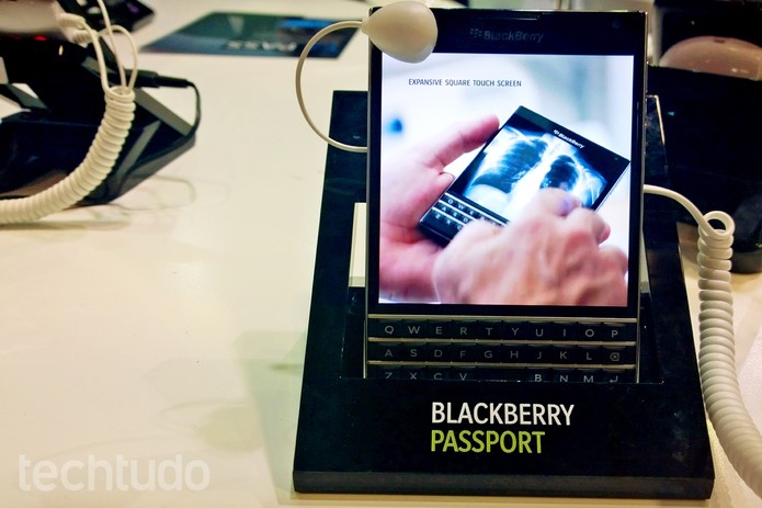 BlackBerry Passport tem um acabamento sólido (Foto: Fabrício Vitorino/TechTudo) BlackBerry Passport tem um acabamento sólido (Foto: Fabrício Vitorino/TechTudo)