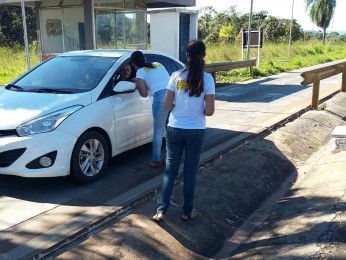 Estudantes fizeram mobilização nas BRs 070 e 174 em MT (Foto: Antônio Miguel Olivo Neto)