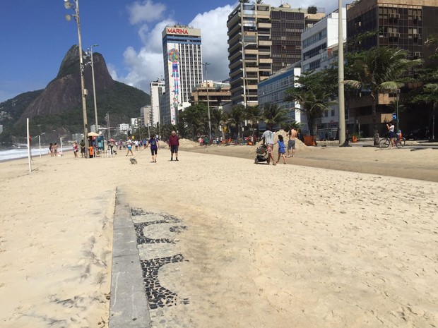 Areia tomou conta da Avenida Delfim Moreira (Foto: Marcello Cavalcanti / Arquivo pessoal)