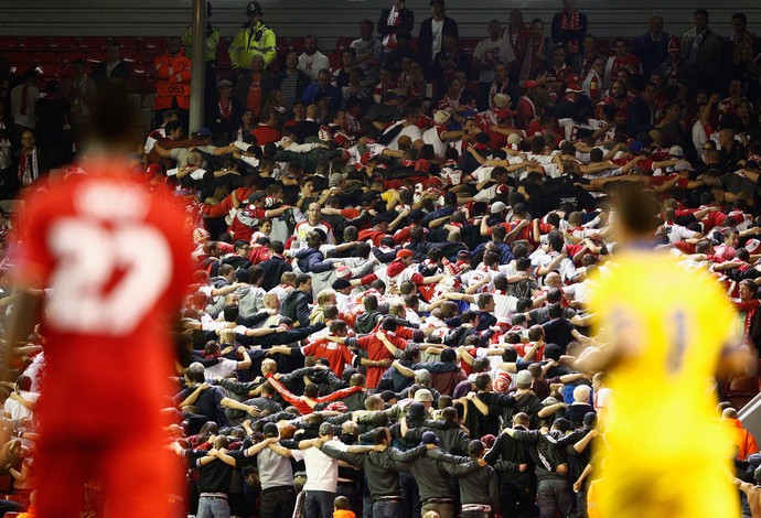Torcida do Sion contra o Liverpool (Foto: Getty Images)