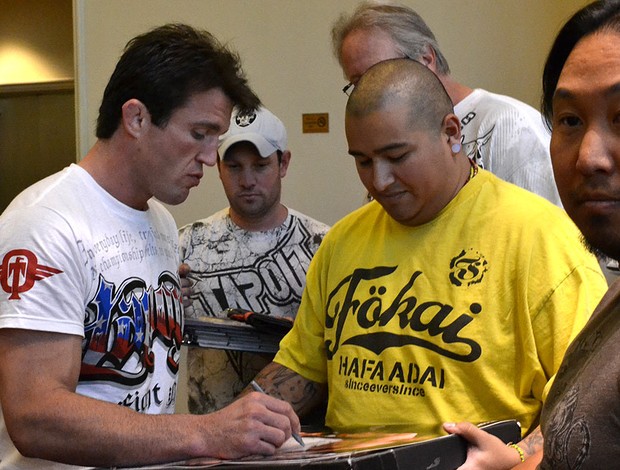 UFC, autografos Chael Sonnen (Foto: Adriano Caldas / Globoesporte.com)