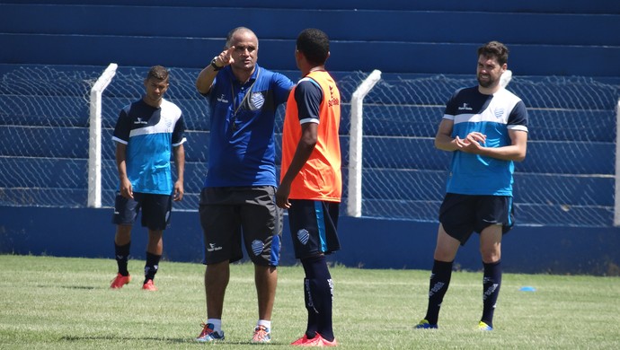 Oliveira Canindé, treino do CSA (Foto: Leonardo Freire/GloboEsporte.com)
