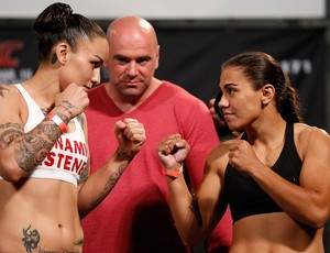MMA Pesagem UFC 171 - Raquel Pennington e Jessica Andrade (Foto: Getty Images)