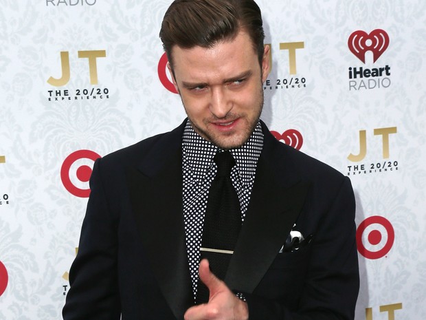 Justin Timberlake posa em festa de lançamento do disco 'The 20/20 experience' nesta segunda-feira (18) em Los Angeles (Foto: David Livingston/Getty Images/AFP)