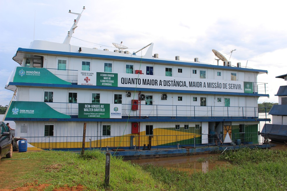 Barco para atender pacientes está atualmente em Guajará-Mirim (Foto: Júnior Freitas/G1)