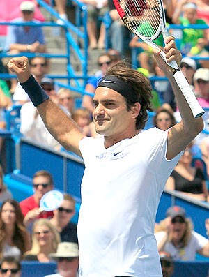 Federer na final de tênis contra Djokovic em Cincinnati (Foto: AP)