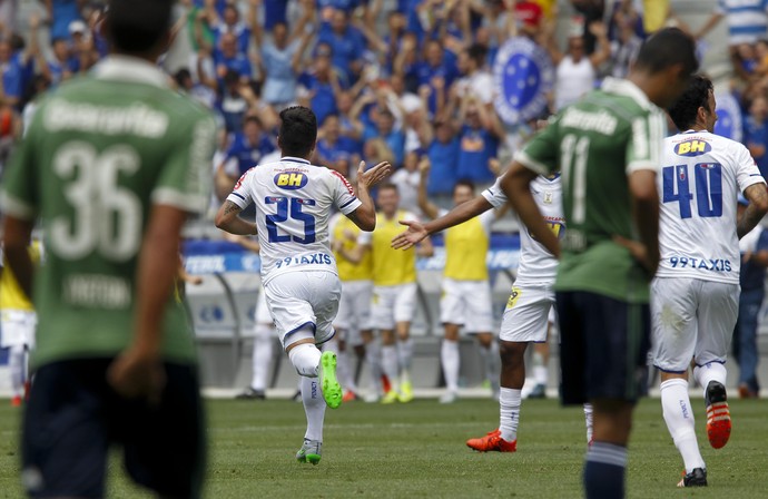 Willian; Cruzeiro (Foto: Washington Alves/Light Press)