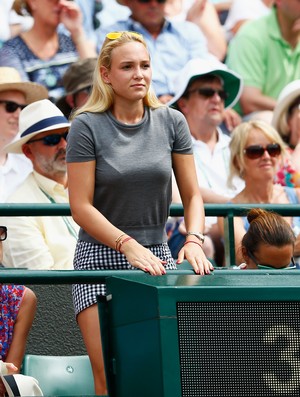 Donna Vekic em Wimbledon, assistindo a partida de Wawrinka (Foto: Getty Images)