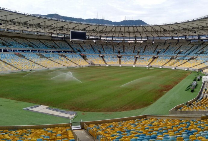 Cuidados com o gramado do Maracanã: estádio vai receber Fla na estreia da Libertadores (Foto: Divulgação / Flamengo.com.br) Cuidados com o gramado do Maracanã: estádio vai receber Fla na estreia da Libertadores (Foto: Divulgação / Flamengo.com.br)
