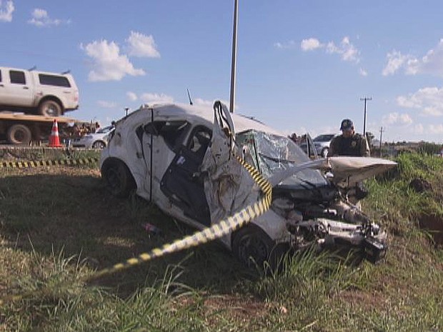 G Jovem De Anos Morre Ap S Capotar Carro Na Br No Df