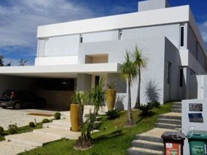 Casa que pertenceu a Marconi Perillo, em Goiânia (Foto: Reprodução/TV Anhanguera)