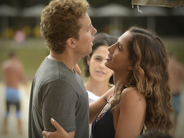 Camila Pitanga e Thiago Fragoso gravam cenas de Babilônia (Foto: Raphael Dias / Gshow)